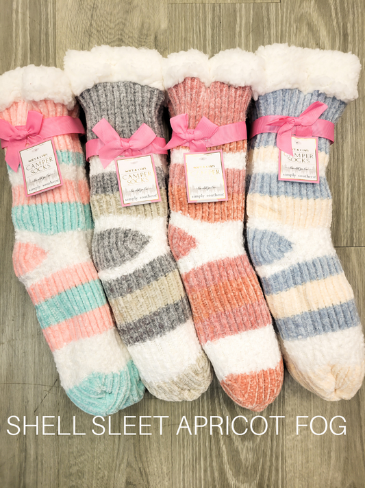 SIMPLY SOUTHERN
STRIPED SIMPLY SOUTHERN CAMPER SOCKS APRICOT